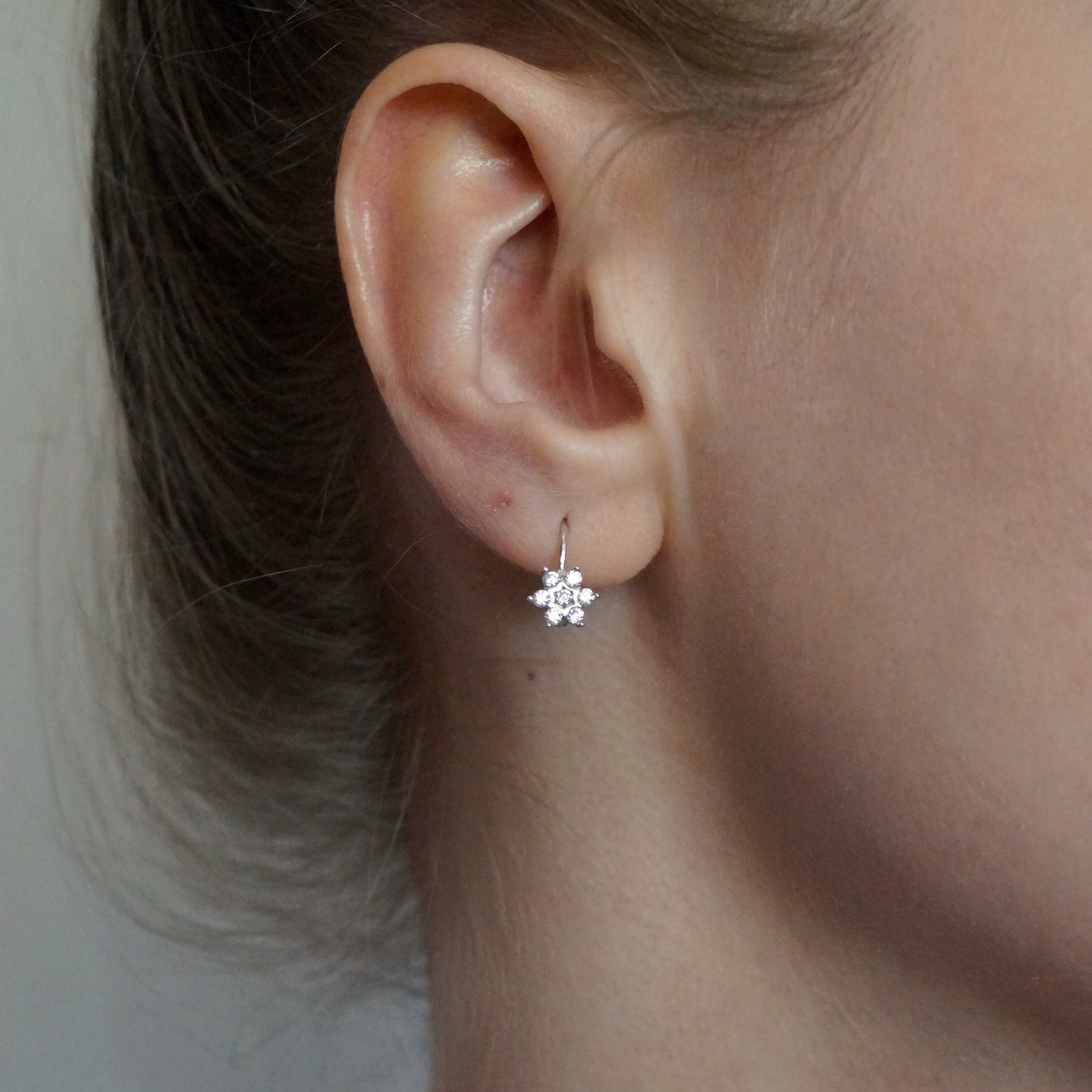 Naušnice od srebra 925, visoki sjaj - sa prozirnim cirkonima, u obliku cvijeta