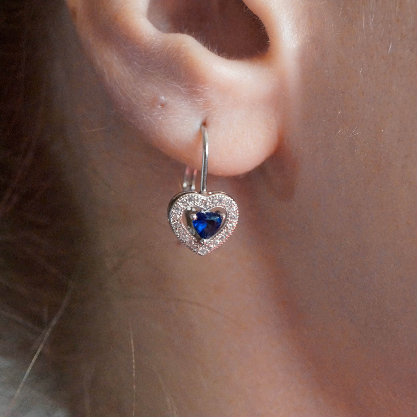 Naušnice od srebra 925, visoki sjaj - sa safirnim cirkonima