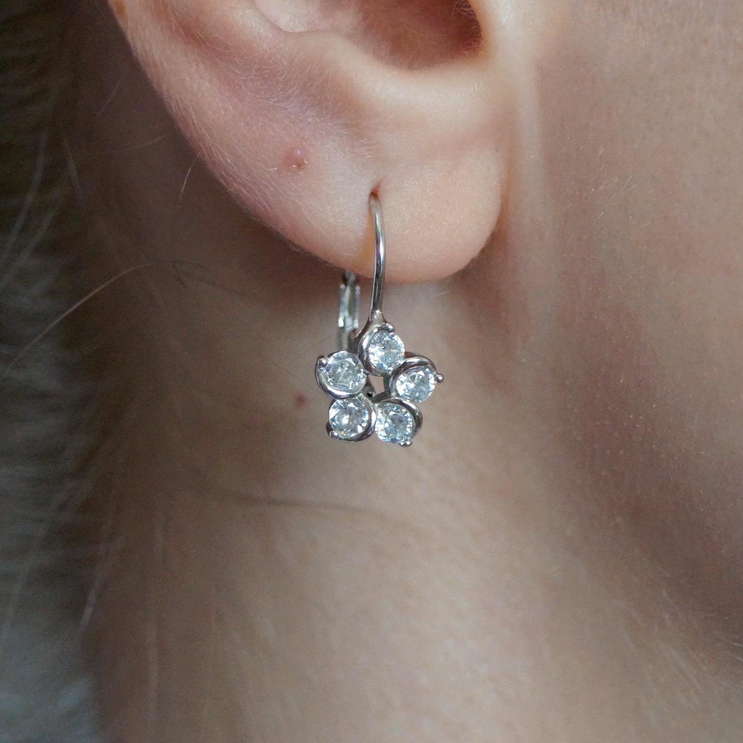 Naušnice od srebra 925, visoki sjaj - sa prozirnim cirkonima, u obliku cvijeta
