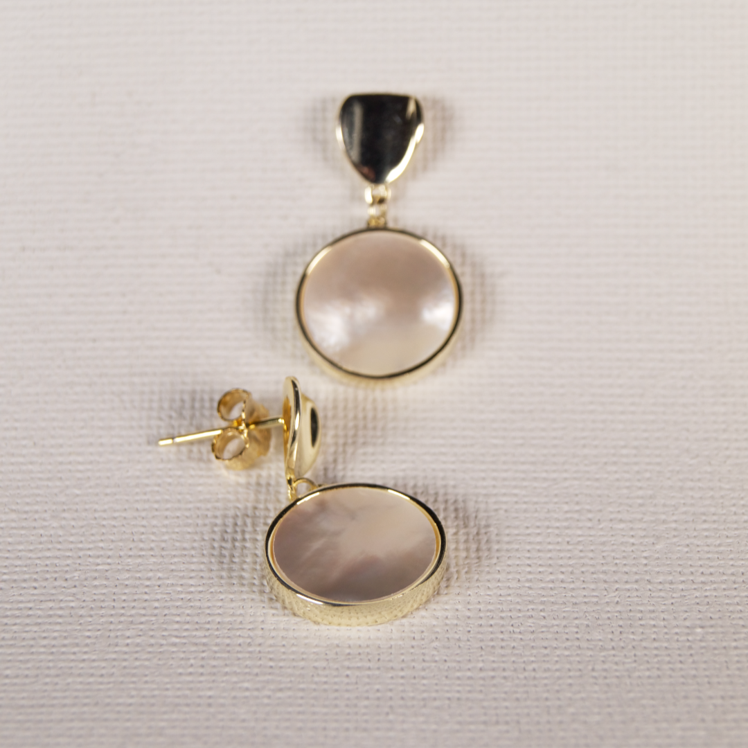 Sia naušnice od srebra s pozlatom i prirodnim sedefom iz Goddess kolekcije