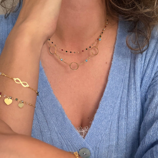 Pia ogrlica u kombinaciji s drugim lančićima – layering